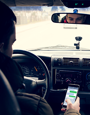 Uso de la tecnología al volante: ¿te consideras un conductor responsable? #RodamosJuntos